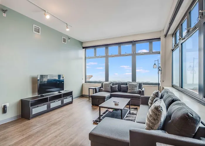 Downtown With Free In & Out Parking 6 Apartamento