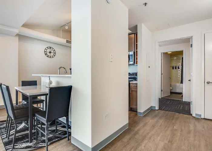Apartamento Downtown With Free In & Out Parking 6