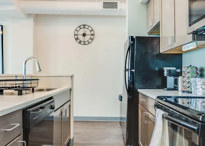 Downtown With Free In & Out Parking 6 Apartamento