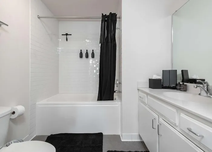 Downtown With Free In & Out Parking 6 Apartamento