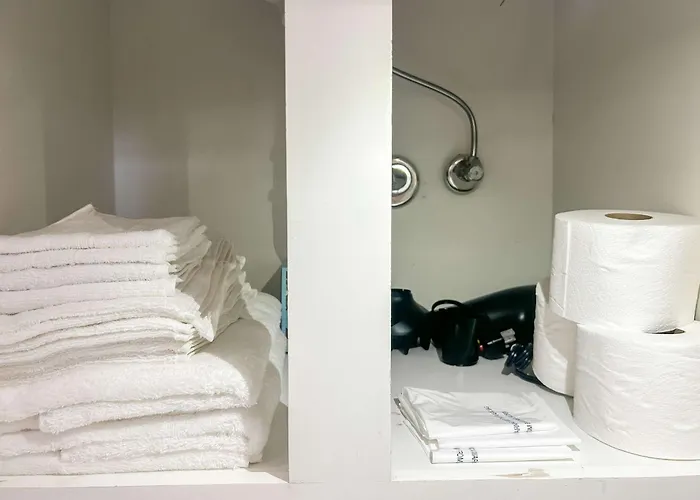 Apartamento Downtown With Free In & Out Parking 6