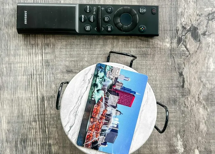 Downtown With Free In & Out Parking 6 Apartamento