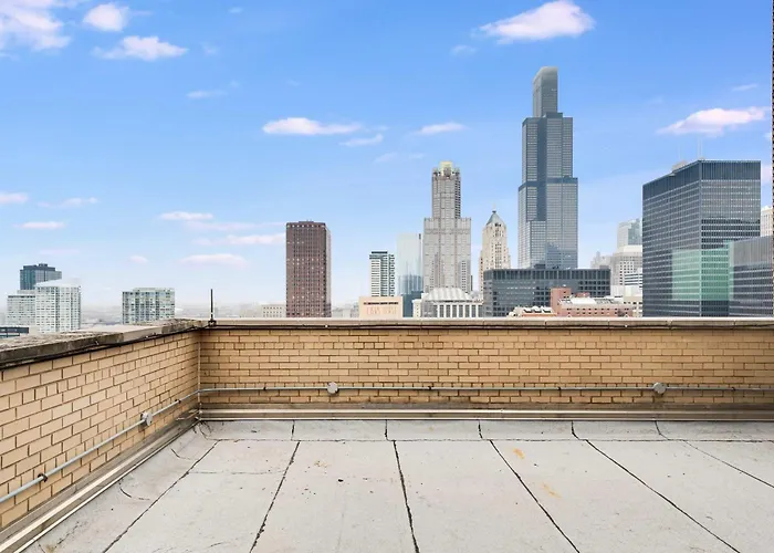 Downtown With Free In & Out Parking 6 Chicago
